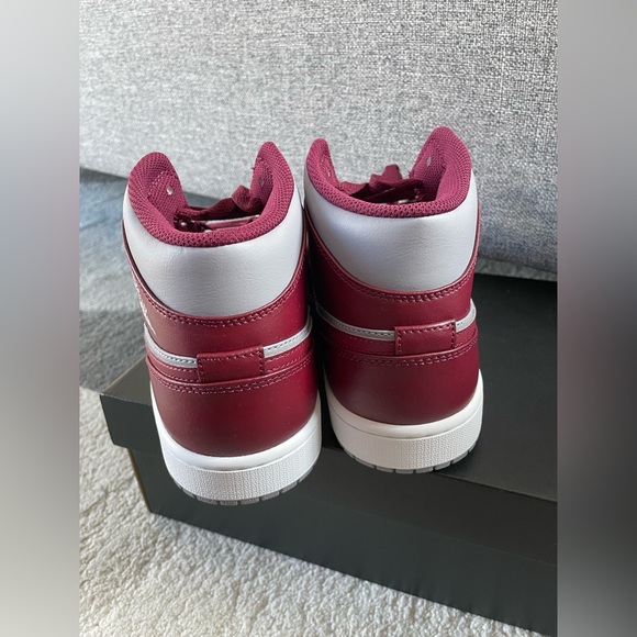 Men’s Nike Jordan 1 Mid Cherrywood Red Size 9US - Picture 6 of 8